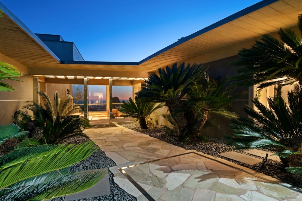 Million Dollar Luxe: Behind the Curtain of Ultra-Luxury Travel Experiences