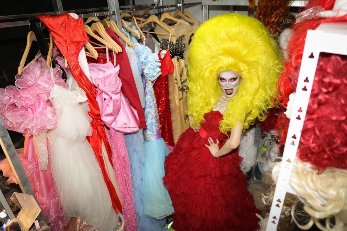 Ruonan Shen: Temporary Stages