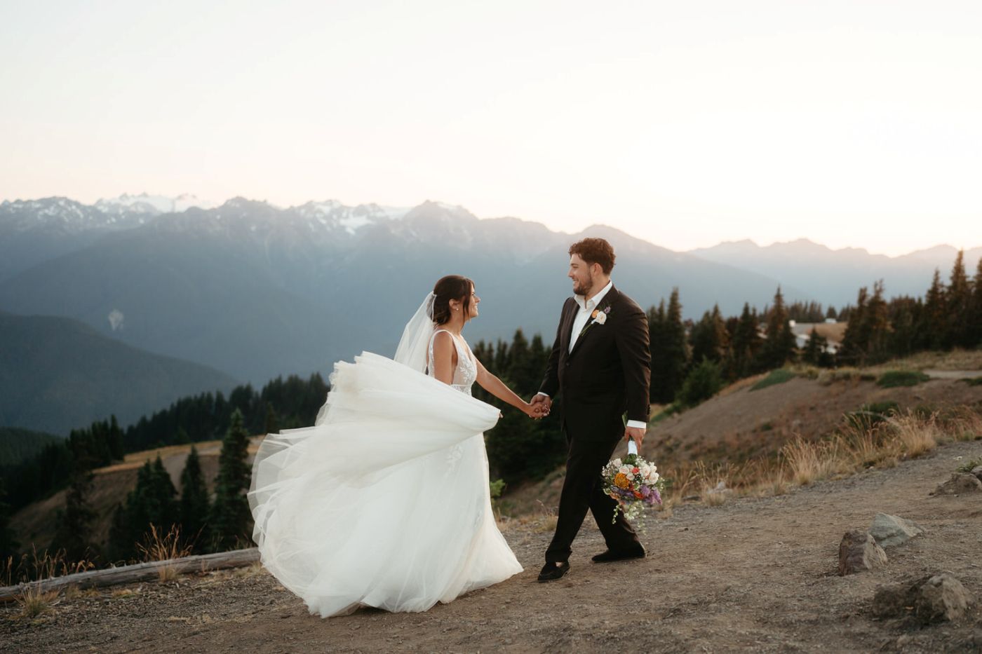 Hiking Wedding Locations: 3 Stunning U.S. Destinations
