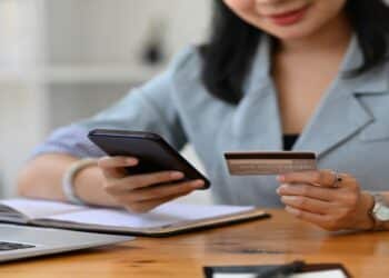 How Can Businesses Make Money through E-Commerce?