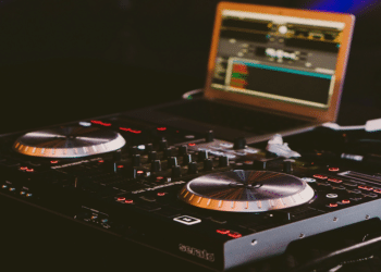 An Interview with Dj Ped1ne about “How Electronic Music Became Popular”