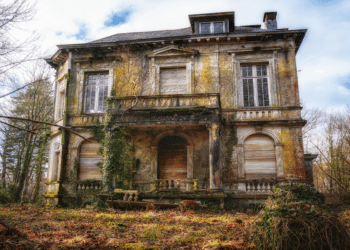 Why It Is Recommended Selling Old and Ugly Houses Instead of Keeping Them