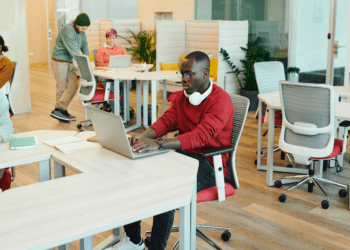 Discover the Advantages of Choosing a Coworking Environment