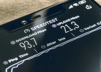 6 Tips to Speed Up Your In-Flight Wi-Fi