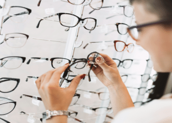 How to Choose the Right Frames for Your Eyewear