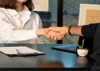 Robo-Advisors and Human Touch: Finding the Optimal Balance for Client Relationships