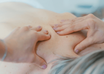 The Benefits of Cryotherapy for Knee Injuries and Pain Management