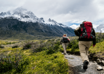 Hiking Solo vs. with a Group: Tesia Dobrydnia Considers the Pros, Cons, and Safety Considerations