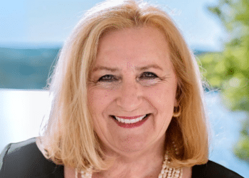 Lakefront Mary: The Epitome of a Specialist in Luxury Lakeside Real Estate