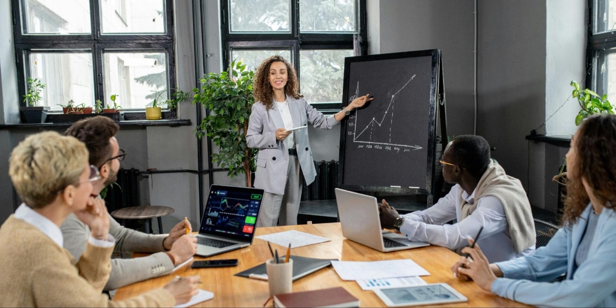 Personal Branding in the Digital Age: Four Strategies for Professionals and Entrepreneurs