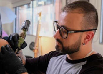 Edwin Cadenas: The tattoo artist who vindicates the art of his profession