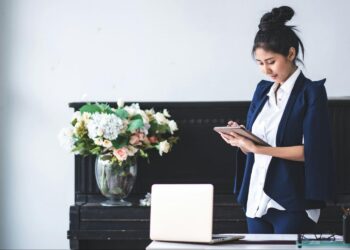 Expert Insights into Digital Success for 2024: Emotion, Innovation and Intention