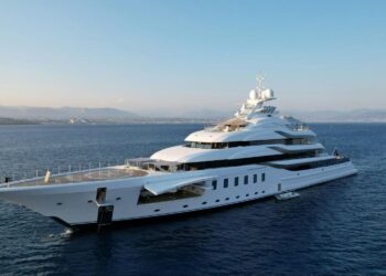 Exploring the Pros and Cons of Renting a Yacht in the Spring and Fall in Cabo