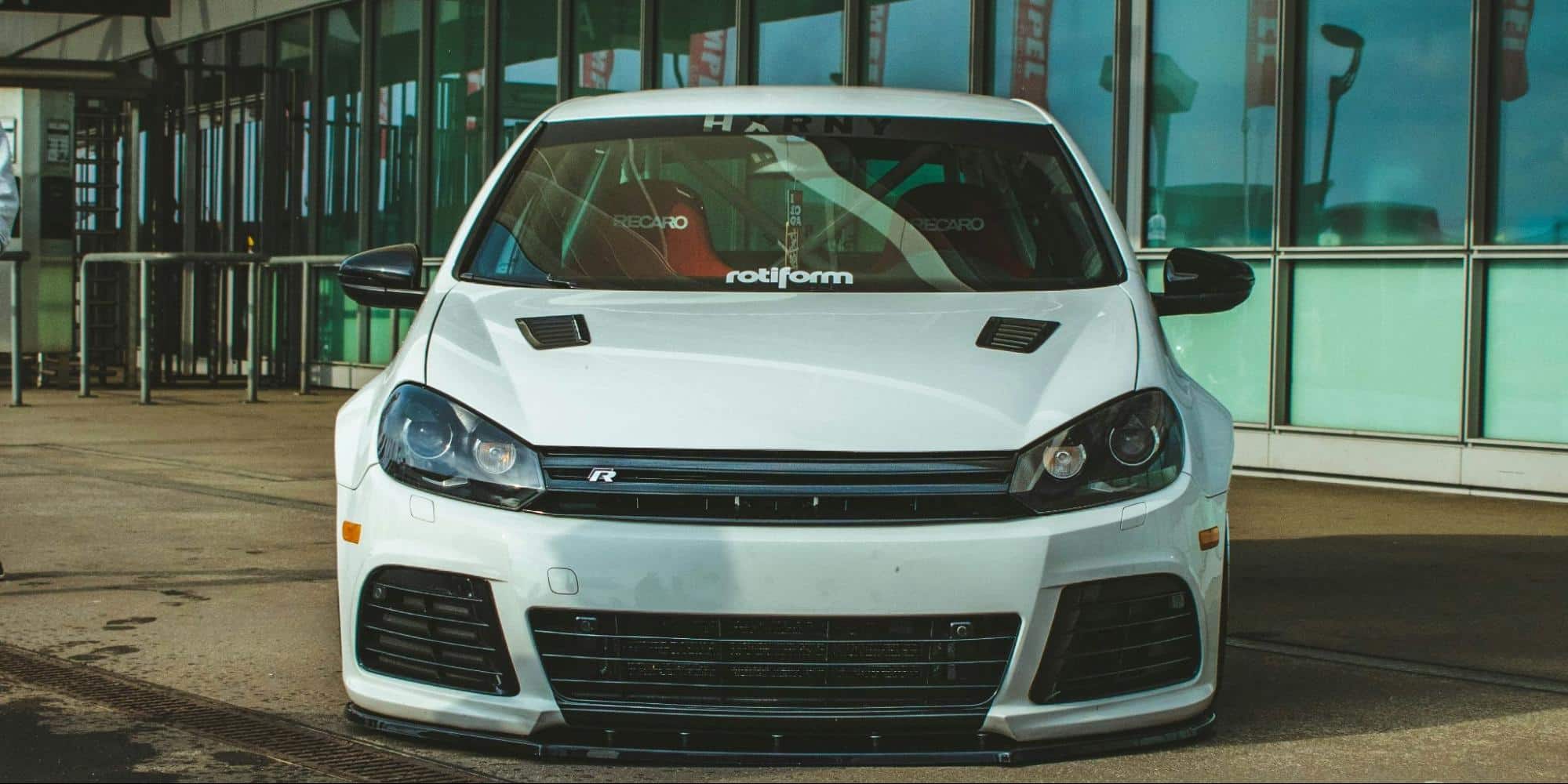 Luxury Afloat: The Art of Transporting Luxury Vehicles via Ship