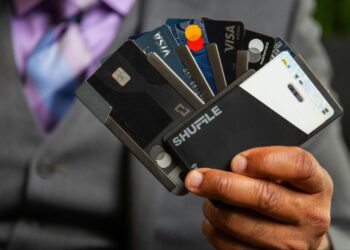 Minimalist Wallets For The Tech-Savvy Consumer