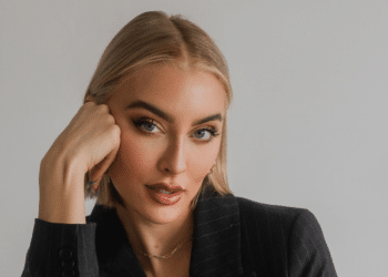 Cristianna Hougland- Pioneering the Responsible Integration of Mushrooms in Wellness