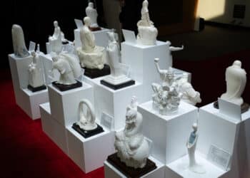 Discover the Essence of Dehua Blanc de Chine: An Exclusive Interview with Fang Junqin, County Magistrate of Dehua County People's Government