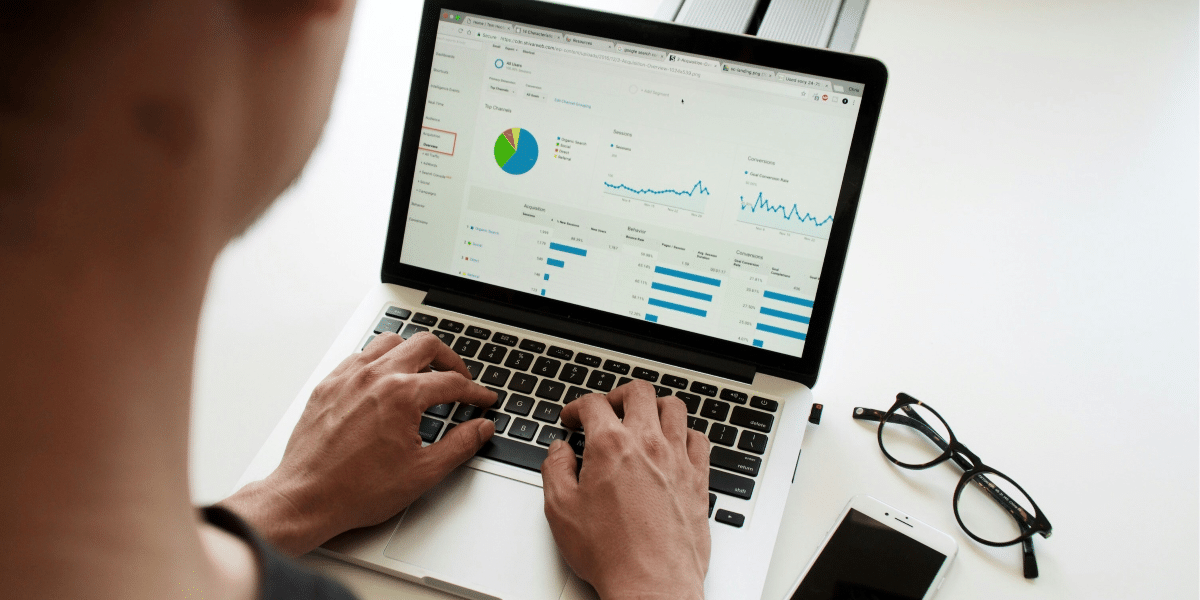 AI as a Sales Accelerator: John Barrows' Vision of Empowering Sales Reps with Cutting-Edge Tech