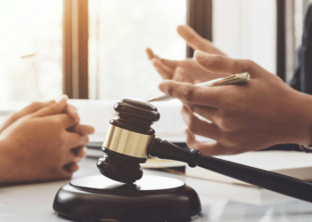 Crossroads When Divorce Might Be the Healthier Choice (2)