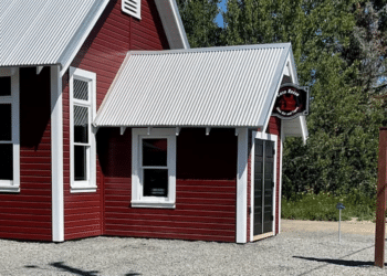 New Yurt by Casa Rossa Offer Unique Dining Experience