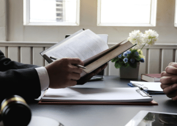 How Spanish Lawyers Assist Expats with Legal Problems