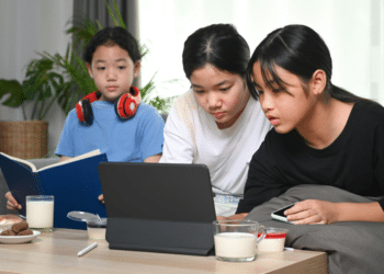 Reasons to Enroll Your Child in Online Tutoring