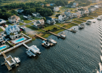 Tomo Unveils Waterfront Homes in New York