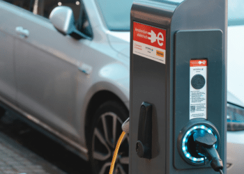 A Guide on Benefits of Hiring an Electric Car When Visiting Dubai