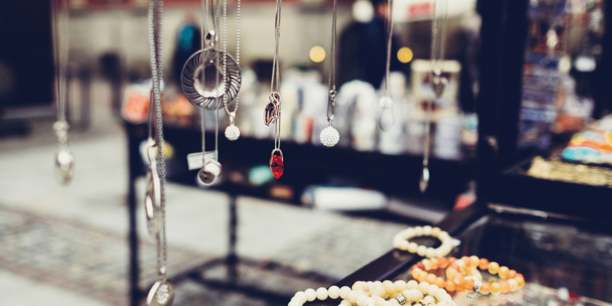 Make Your Unique Fashion Statement With “Pendants”