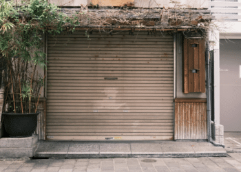 Safety Tips for Operating Your Commercial Roll-Up Doors