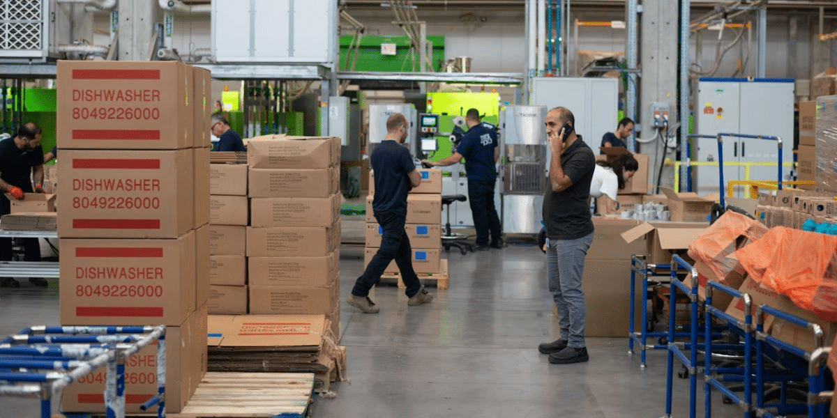 The Impact of Warehouse Management Strategies on E-commerce