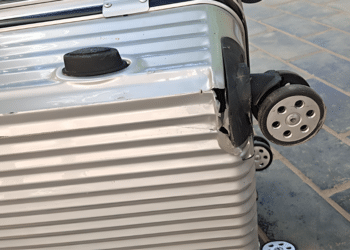 How to Avoid Your Luggage Being Damaged By Airlines