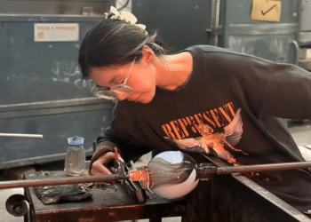 Jiayun Ding: The Innovative Path of Glass Art
