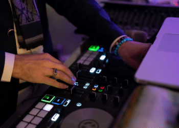 Tangoam From Creil to Global Stardom