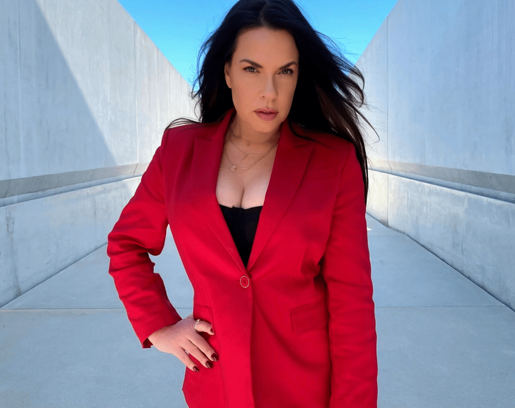 The Journey of Actress Lisa K. Crosato, Shattering Boundaries and Inspiring Women in the World of Film and Theater