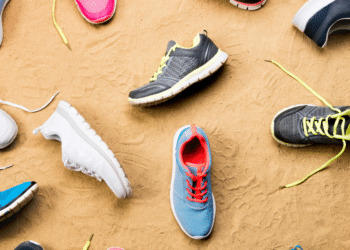 Guide to Selecting Extra Wide Shoes for Swollen Feet