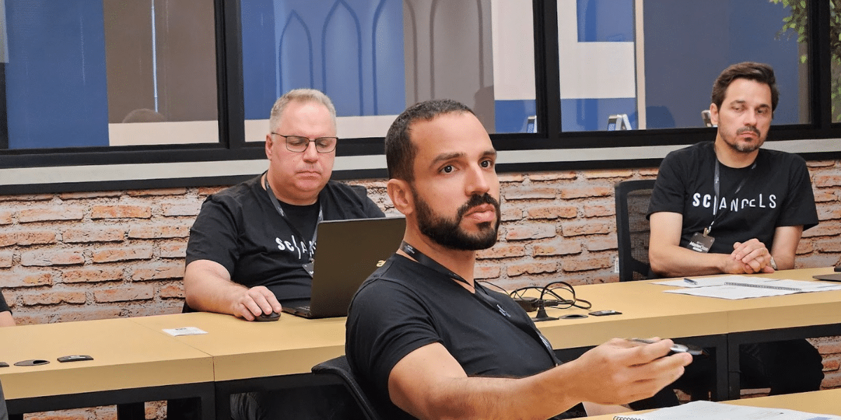 Revolutionizing Telecom Lessons from Gustavo Stocco’s Leadership at Naxi – Insights from Ludio Porto Alegre