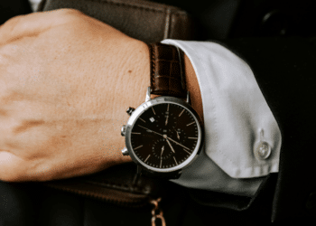 The Timeless Appeal of Swiss-Made Wrist Watches: A Blend of Design and Precision