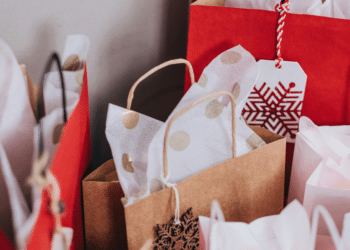 The Versatility and Appeal of Paper Bags and Gift Bags A Sustainable and Stylish Packaging Solution
