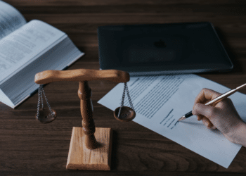 Your Guide to Finding the Right Divorce Lawyer