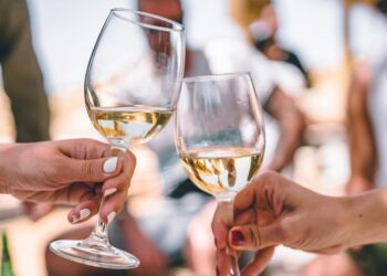 A Festive Bubbly Choice for the Holiday Season