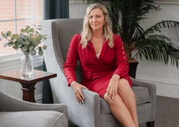 How FeatherLite Cosmetics Champions Eco-Friendly Beauty (1)