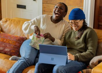 The Ultimate Guide to Shopping in Online Stores Convenience, Choices, and Challenges