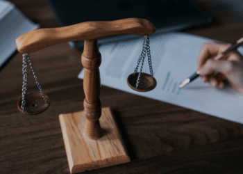 Understanding Texas Workers’ Compensation Laws: Hiring a Work Injury Lawyer