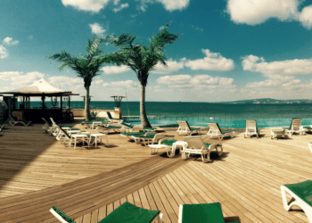 What to Look for When Hiring Professional Deck Builders