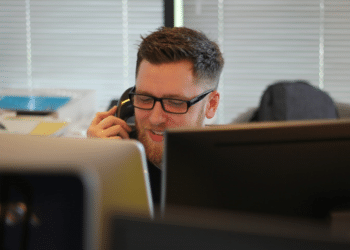 Adapting Inbound Call Centers: AI & Multilingual Support