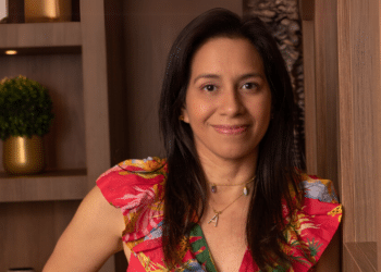 Alejandra Gomez: A Venezuelan Designer Redefining Fashion with Lalé Bracelets in the U.S.