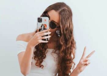 Navigating the Path to Becoming a Social Media Influencer