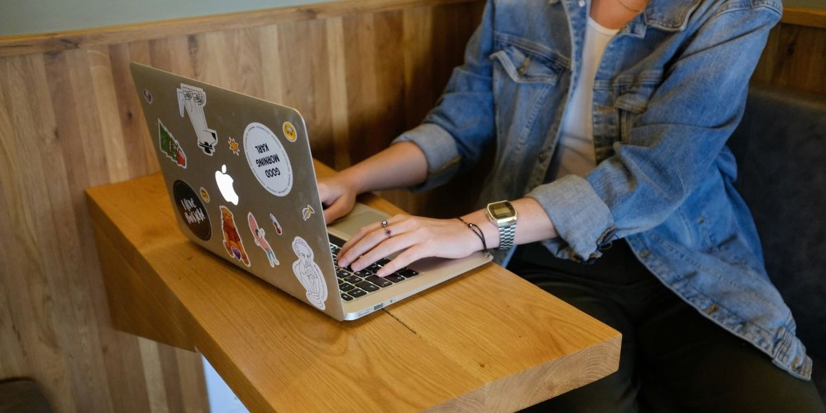 Uses for Quality Clear Stickers in Advertising