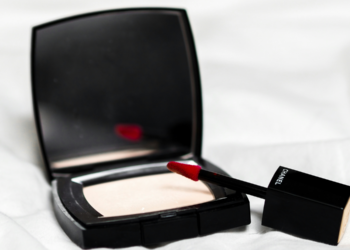 8 Tips for Using Lip Liner and Gloss Together